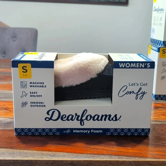 Dearfoams with Memory Foam Slippers - Picture 1 of 3